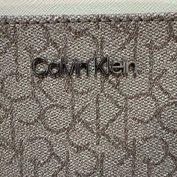 Calvin Klein Womens Beige Monogram Shoulder Bag With Adjustable Strap & Zip Clos - Picture 3 of 6